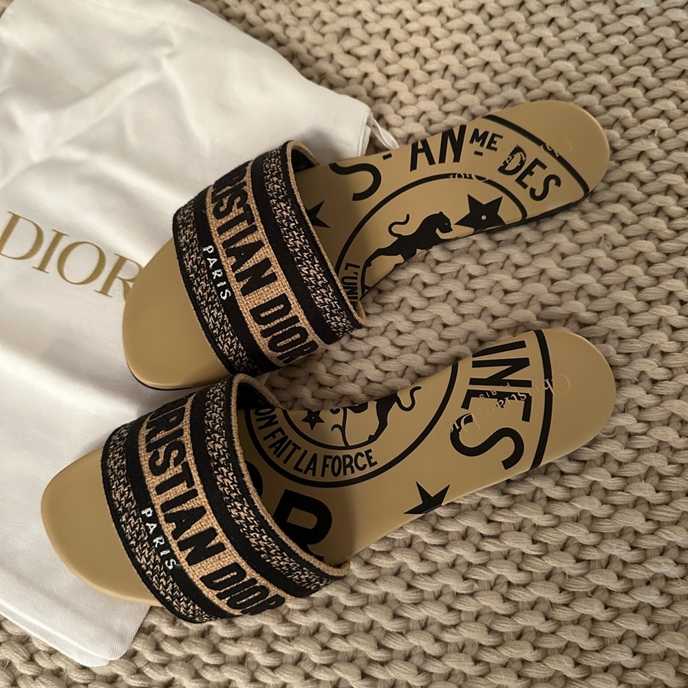 Dior DWAY Slide- Raw Beige